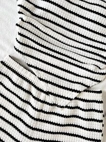 SHEIN 少女休闲不对称纹理条纹露脐不对称下摆背心和短裤两件套 - 黑與白 - 查看 5