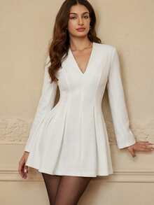 Revavyn 新款女士优雅褶皱V领层叠下摆短袖连衣裙 - 白色 - 查看 3