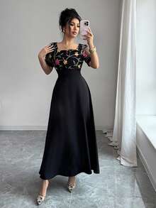 Elenzga 不对称设计方领刺绣腰部中长连衣裙 - 黑色 - 查看 5