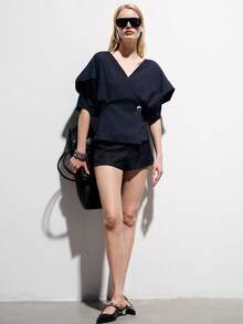 Aveloria Modichic 时尚通勤风现代高端建筑感廓形宽肩深V领收腰金属扣装饰短款西装外套 - 藏蓝色 - 查看 5