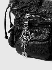 ROMWE Bộ 2 móc khóa/móc túi hình trái tim phong cách Gothic Y2K cá nhân hóa, ngọt ngào, cá tính, tối màu, màu bạc, đính ngọc trai giả, nơ, ngôi sao, xương, đầu lâu, chữ thập, cánh dơi, thích hợp cho các cặp đôi, chị em gái và bạn gái đeo hàng ngày, quà tặng ngày lễ. - Bạc - Xem 5