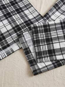 SHEIN طقم ملابس منزلية قطني للنساء الصغيرات 3 قطع بنقشة مربعات وقلوب مع شورت وبنطلون - أبيض وأسود - مشاهدة 4