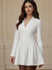 Revavyn 新款女士优雅褶皱V领层叠下摆短袖连衣裙 - 白色 - 查看 2