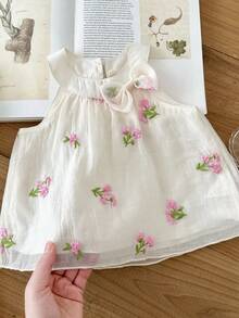 SHEIN 女婴花卉刺绣雪纺蝴蝶结装饰无袖上衣和短裤两件套，甜美活泼，适合夏季户外玩耍 - 杏色 - 查看 4