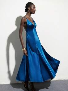 Aveloria Modichic 优雅缎面质感V领无袖收腰喇叭下摆设计通勤百搭蓝色连衣裙，女士 - 藍色 - 查看 5