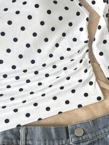 SHEIN Áo croptop dệt kim màu trắng dành cho bé gái tuổi teen, kiểu dáng tối giản, họa tiết chấm bi, dáng bất đối xứng, xếp ly, thích hợp cho mùa xuân/hè, phong cách thường ngày, cá tính, mặc hàng ngày. Áo kiểu chấm bi, áo lệch vai, áo chấm bi, áo chấm bi tay ngắn, áo dễ thương, áo chấm bi, áo chấm bi dễ thương. - trắng - Xem 6