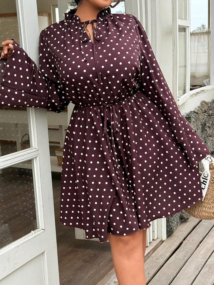 Calvaya Vestido de línea A con cinturón, puños con volantes y lazo, de manga larga con estampado de lunares, para mujer de talla grande. Elegante y romántico, ideal para citas, vacaciones, playa, negocios, té de la tarde, viajes, verano y primavera casual. - Marrón - Ver 1