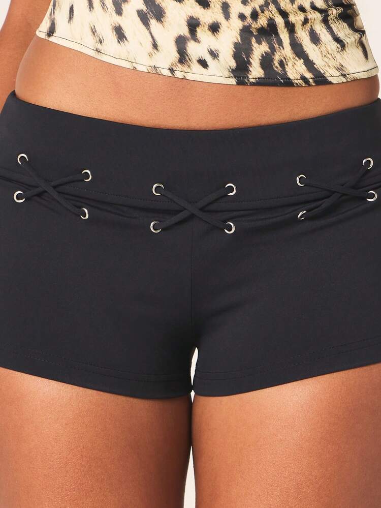 MISSGUIDED Damskie czarne spodenki z wysokim stanem, sznurowane, z metalowymi oczkami, z przodu zapinane na sznurek, regularny krój