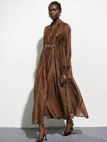 Aveloria Modichic 深咖啡色薄纱连衣裙，轻盈飘逸，复古现代风格，适合晚宴、职场及优雅日常场合。特色包括：翻领、带袖口的长袖、圆环系带腰身、修身剪裁。面料如丝般柔软，轻盈舒适。关键词：薄纱连衣裙、复古长袖连衣裙、系带腰身、飘逸、丝般面料、现代优雅、职业装连衣裙、夏秋新品、欧美时尚。女士西装领深V领泡泡袖长袖系带连衣裙 - 咖啡棕 - 查看 2
