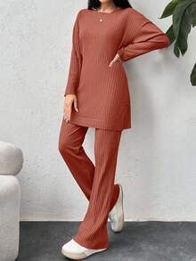 EURMUSE Camiseta de algodón con hombros caídos y pantalones con bajo dividido - Color caoba - Ver 3