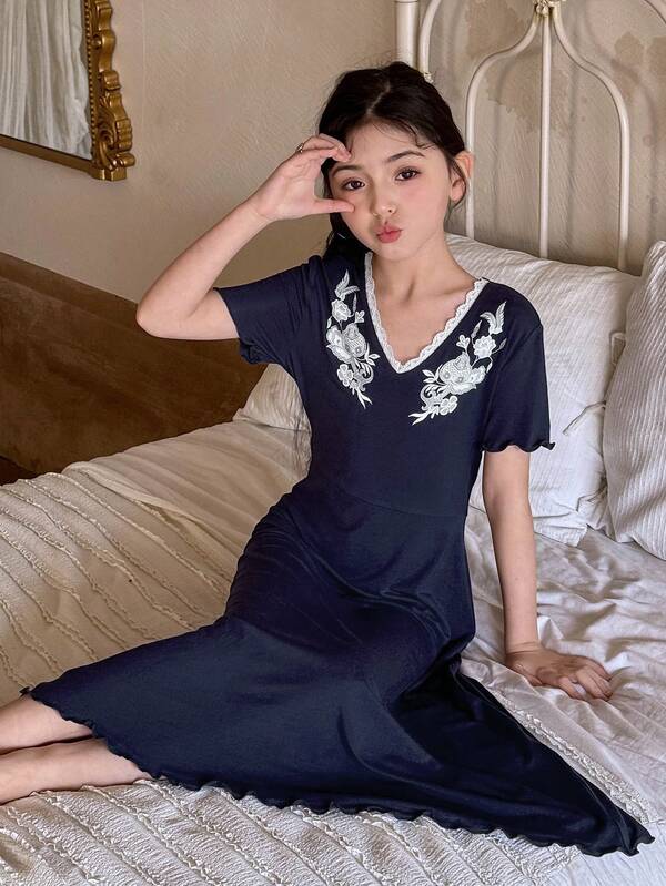 Dazy Kids Camisón de manga corta con cuello en V, bordado floral y encaje en contraste para niña preadolescente