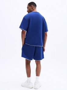 SUMWON Bộ đồ nam gồm áo thun cổ tròn và quần short, phối hợp với logo thêu chữ và đường chỉ tương phản, thích hợp cho trang phục thường ngày mùa hè. - Màu xanh lam - Xem 2