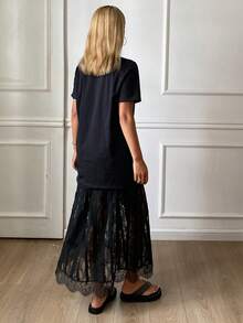 DAZY 女士字母印花短袖T恤和蕾丝裙休闲两件套 - 黑色 - 查看 3