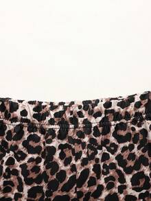 SHEIN Conjunto de camiseta holgada de manga caída con estampado de leopardo y pantalones acampanados para adolescentes - Multicolor - Ver 6