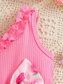 SHEIN 1件女婴吊带粉色连衣裙，罗纹面料收腰，草莓印花无袖吊带裙，配腰带和帽子，休闲可爱时尚，适合夏季日常外出或旅行 - 粉色 - 查看 4