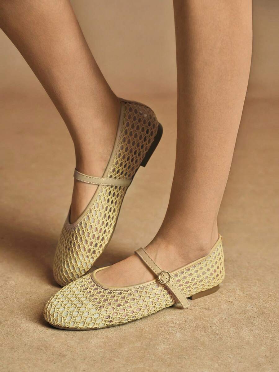 Rosivie Sandal đế bằng khoét rỗng kiểu dáng thường ngày - Vàng - Xem 1