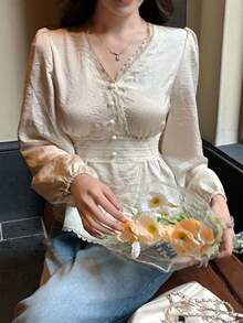 DAZY 女士纯色V领长袖褶皱蕾丝边优雅韩版上衣 - 杏色 - 查看 6