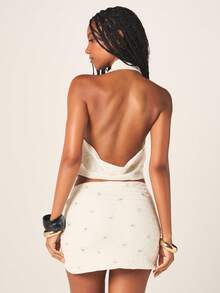 MISSGUIDED 女士缀饰露背高领垂褶上衣，饰有闪亮细节，适合晚宴派对 - 白色 - 查看 2