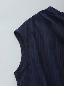 SHEIN 女童海军蓝竖条纹无袖长裙，纹理面料，圆领，腰带，肩部扭结设计，柔软材质，适合多个季节穿着，简约海军蓝，宽松版型，易于搭配和保养，优雅又不失青春活力。 - 寶藍色 - 查看 4