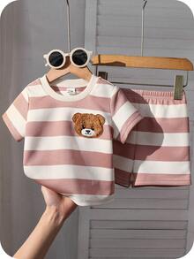 SHEIN Bộ 2 món cho bé trai/bé gái, áo thun ngắn tay và quần short in hình gấu sọc đen trắng dễ thương, thoải mái, thích hợp mặc hàng ngày, chơi thể thao, đi chơi, đi học, dự tiệc, nghỉ lễ, biểu diễn, chụp ảnh. - Hồng - Xem 6