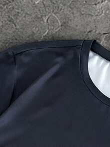 HIMLAND Camiseta gráfica casual de hombre para uso diario y deportes callejeros - Negro - Ver 5