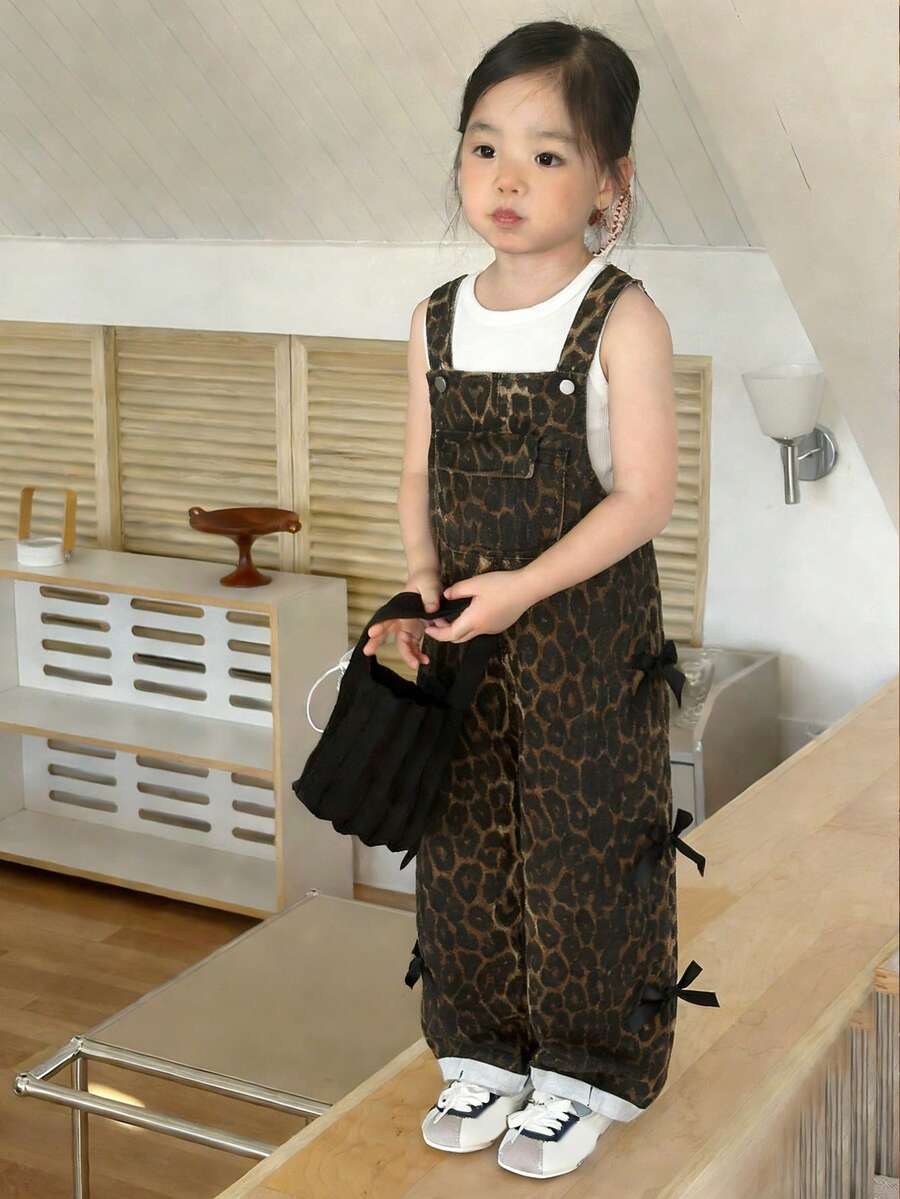 Genkimix Kids 少女街头风豹纹牛仔背带裤,季节限定,棕色配黑色蝴蝶结,修身剪裁,面料柔软舒适,日常百搭时尚单品 - 棕色 - 查看 1