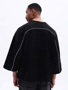 SUMWON 男士圆领短袖宽松T恤，饰有白色曲线细节设计，休闲舒适街头风上衣 - 黑色 - 查看 2