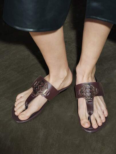 Ladies' Metal Decoration Casual & Fashionable Soft Cushioned Slippers With Toe Post & Lightweight Flat Sole