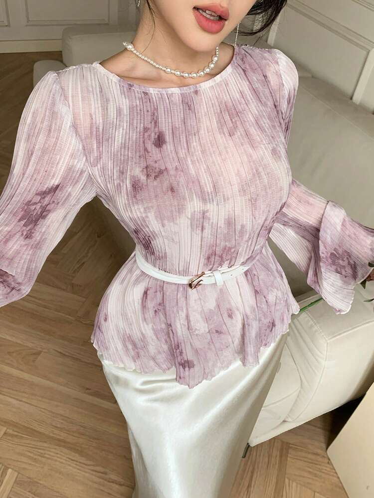 French Retro Printed Round Neck T-Shirt, Flared Sleeve Design, Fitted Women Top