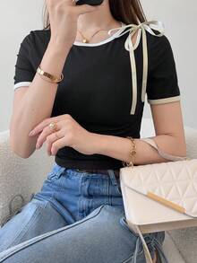 FRIFUL 女款圓領撞色滾邊露肩蝴蝶結肩帶短袖甜美T恤 - 黑色 - 查看 8