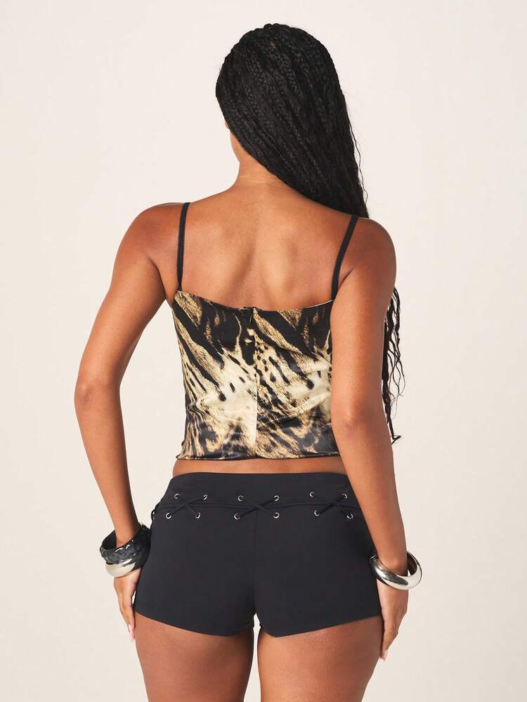 MISSGUIDED Damskie czarne spodenki z wysokim stanem, sznurowane, z metalowymi oczkami, z przodu zapinane na sznurek, regularny krój