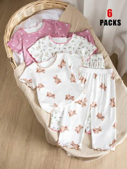Conjunto de top de manga corta y pantalones con volantes de punto y contraste de color para niña pequeña, ajuste regular, estampado digital de flores de cerezo y oso de peluche, conjunto de 6 piezas de pijama informal