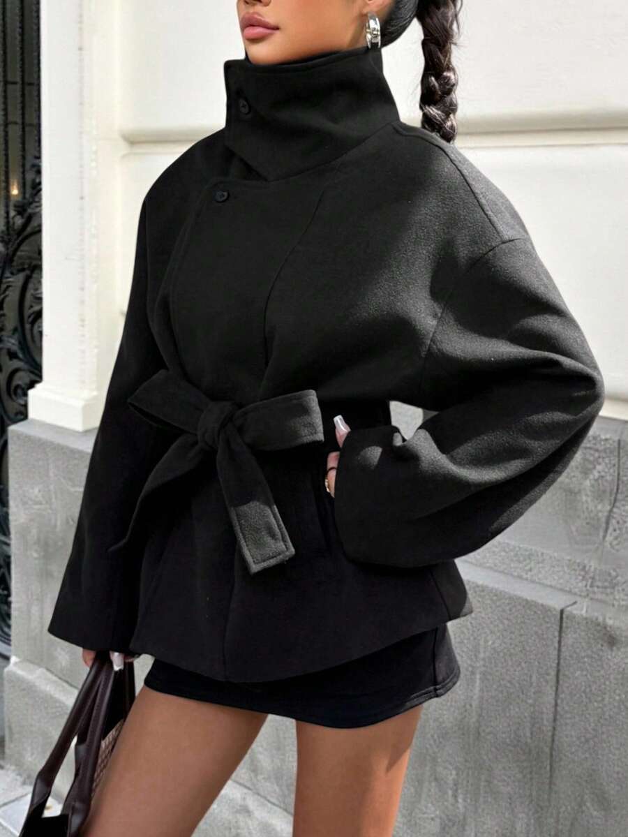 SHEIN EZwear 女士保暖外套：黑色双扣设计，高腰束腰，宽长袖 | 休闲落肩款式 女士黑色休闲外套，适合秋冬季节 - 高领，束腰，落肩设计，宽长袖，保暖舒适 - 黑色 - 查看 1