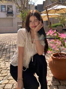 DAZY Áo sơ mi nữ tay cánh hoa, thắt nơ phía trước, thêu rỗng, cài khuy đơn. - trắng - Xem 4