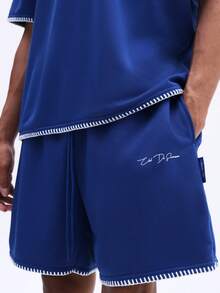 SUMWON Bộ đồ nam gồm áo thun cổ tròn và quần short, phối hợp với logo thêu chữ và đường chỉ tương phản, thích hợp cho trang phục thường ngày mùa hè. - Màu xanh lam - Xem 6