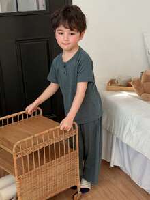 DAZY Young Boy Solid Color Short Sleeve Top And Pants Pajama Set - Green - View 4