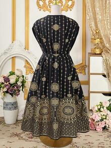 SHEIN Bộ váy áo cổ yếm màu đen ánh kim thanh lịch cho bé gái tuổi teen kèm áo khoác không tay, váy đôi mẹ con màu đen và vàng, váy maxi màu đen và vàng, váy dự tiệc thanh lịch - màu đen - Xem 2