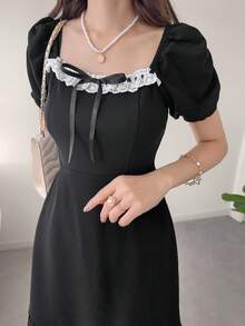 FRIFUL 女士方领蕾丝拼接蝴蝶结腰带A字长连衣裙，甜美夏日风连衣裙 - 黑色 - 查看 2