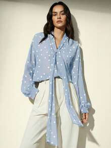 Aveloria Modichic V领前开襟黑白波点印花雪纺宽松基础款衬衫，配围巾，休闲通勤优雅百搭女式衬衫 - 藍色 - 查看 2