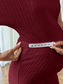 SHEIN Set de 2 piezas de camiseta asimétrica y pantalones de maternidad - Burdeos - Ver 6