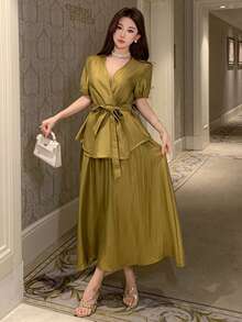 DAZY 女士优雅纯色V领花瓣袖系带衬衫半裙两件套，夏季 - 綠色 - 查看 3