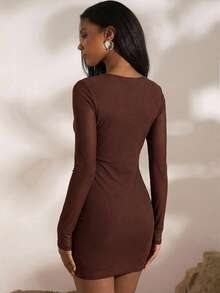 Opulessa 女士度假风针织网眼印花V领长袖修身镂空迷你连衣裙 - 巧克力棕 - 查看 2