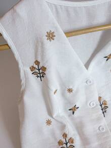 GlowEve 女士夏季外出、约会、新年、情人节、复活节、母亲节、音乐节、中东风情、婚礼、优雅、复古、休闲、通勤、浪漫、度假亚麻刺绣V领纽扣腰无袖衬衫，白色 - 白色 - 查看 3