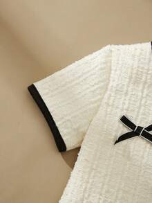 SHEIN 少女优雅春夏提花面料蝴蝶结仿珍珠纽扣短外套搭配伞裙套装 - 黑與白 - 查看 5