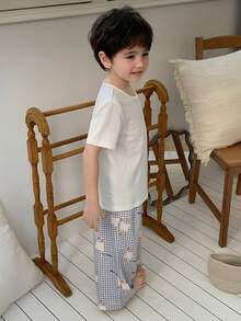 Dazy Kids Conjunto de pijama de niño pequeño con top de manga corta de cuello redondo de unicolor y pantalones a cuadros para verano - Blanco - Ver 5