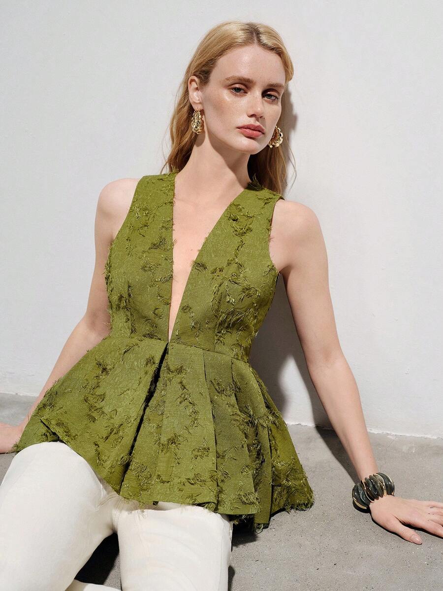 Aveloria Modichic Fashionable Vacation Elegant Women's Minimalist Elegant Luxury Design Delicate Tassel Jacquard Fabric Deep V Cinched Waist Sleeveless Shirt With Pleated Hem - Green - View 1