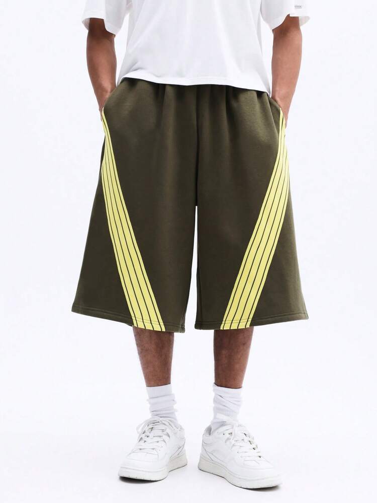 Pantalones cortos holgados con rayas laterales amarillas