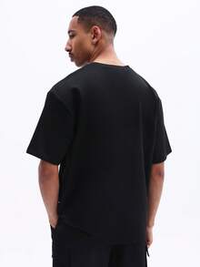 SUMWON 男士链条印花短袖圆领T恤 都市街头风 常规版型 夏季休闲图案上衣 - 黑色 - 查看 5