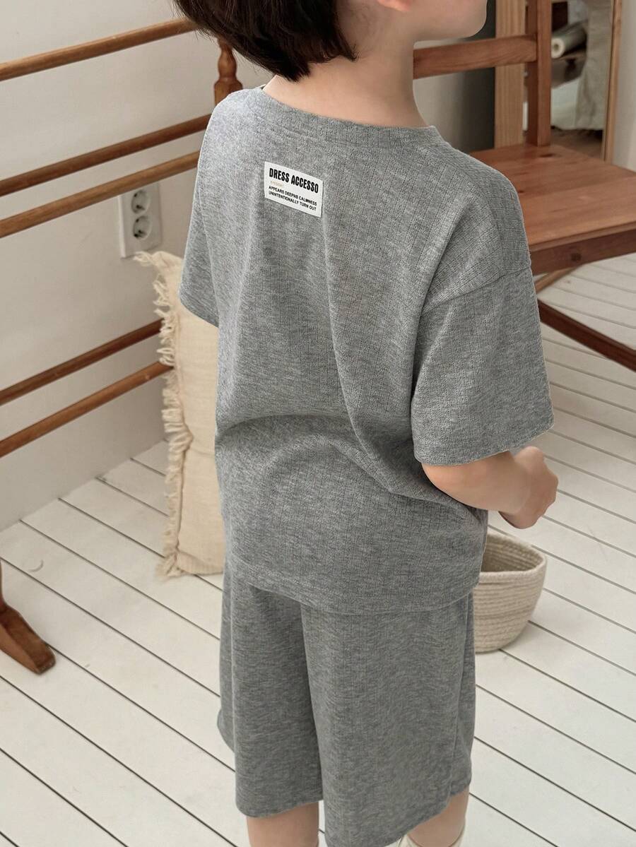 DAZY Kleine Jungen Pyjama-Set mit Buchstaben-Muster, Rundhalsausschnitt, Kurzarm-Top und Shorts - Grau - Übersicht 1