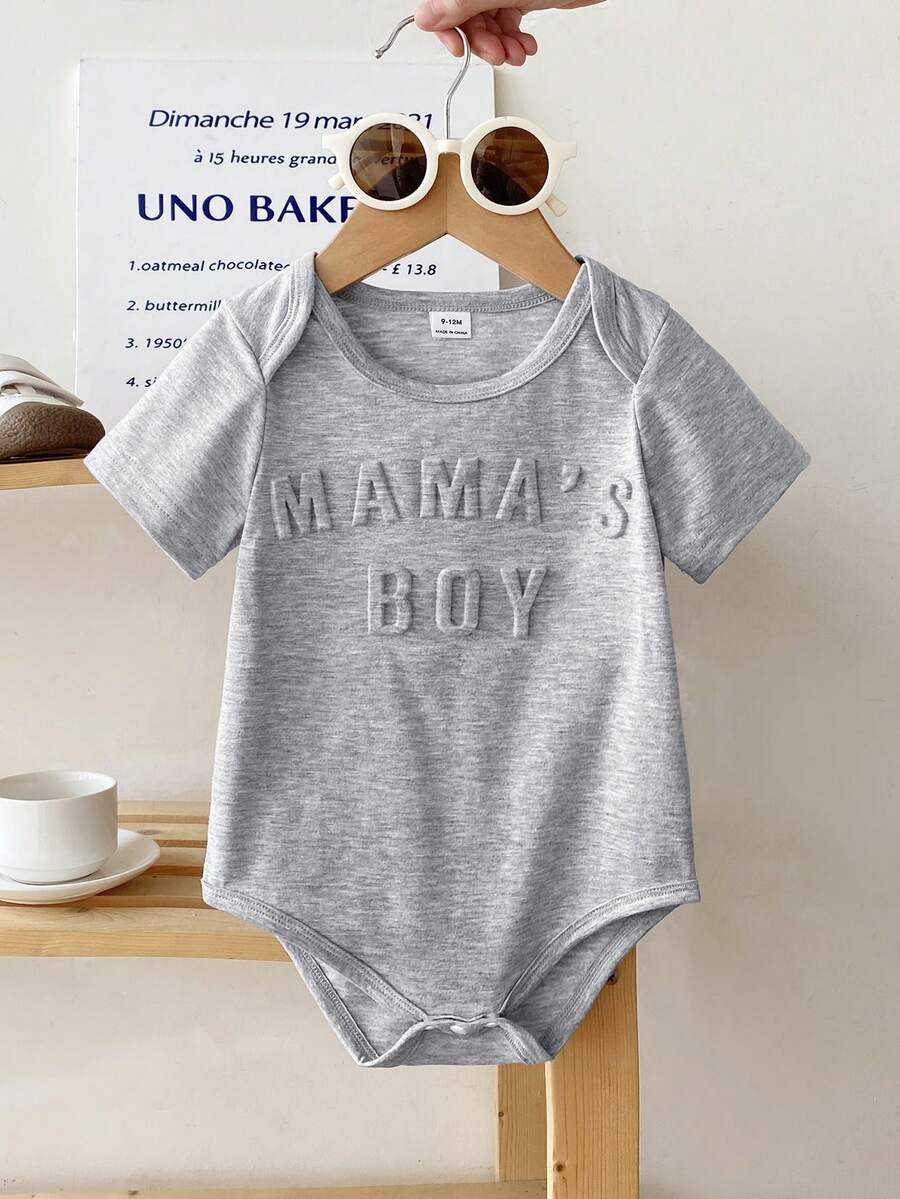男婴幼儿新生儿0-3岁春夏休闲日常穿着及外出趣味3D标语“妈妈的宝贝”针织天蓝色短袖连体衣，纯棉材质 - 灰色 - 查看 1
